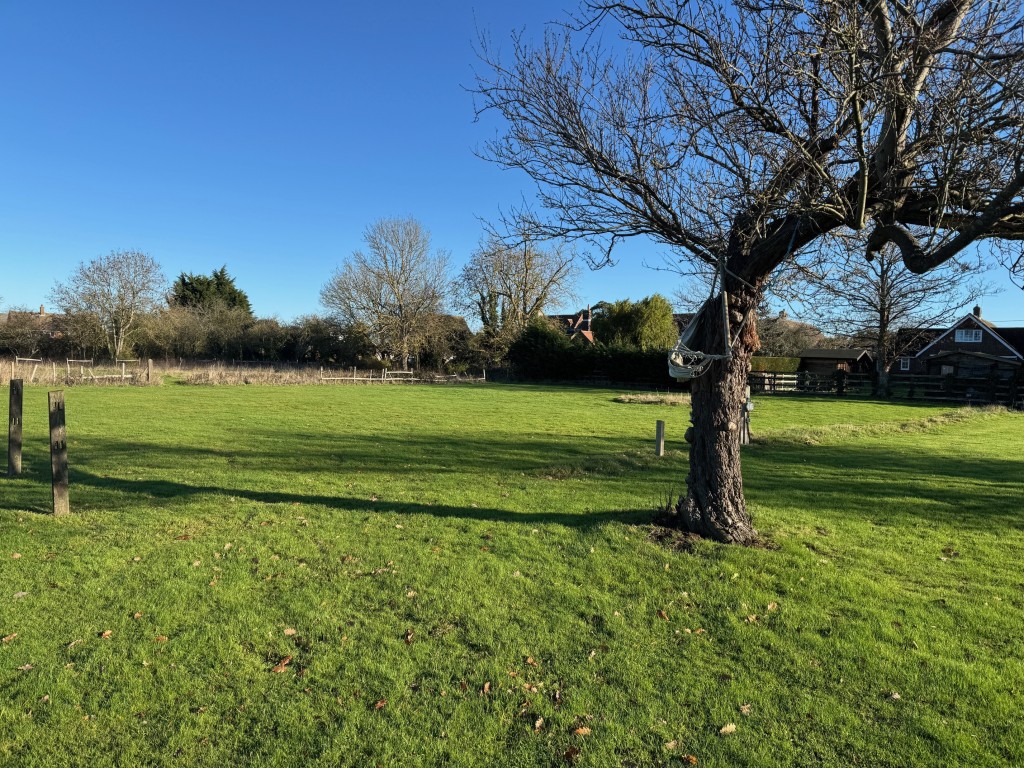 Lot: 40887 - ALMOST 4.5 ACRES WITH PLANNING FOR SIXTEEN DWELLINGS SUBJECT TO S106 BEING COMPLETED - General view of the land 1